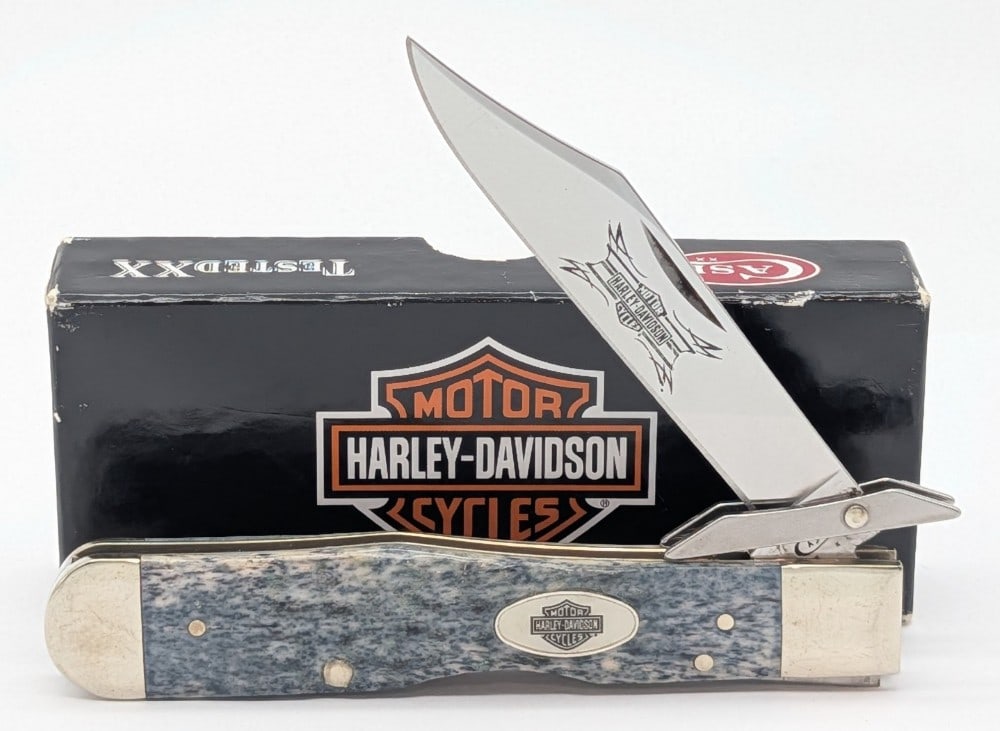 2015 Case XX Harley-Davidson Gray Bone Cheetah 6111 1/2 w/ Box: Knife is in good condition with some scuffs and scratches on the bolsters and guard from handling. Overall measures 4-3/8in when closed.