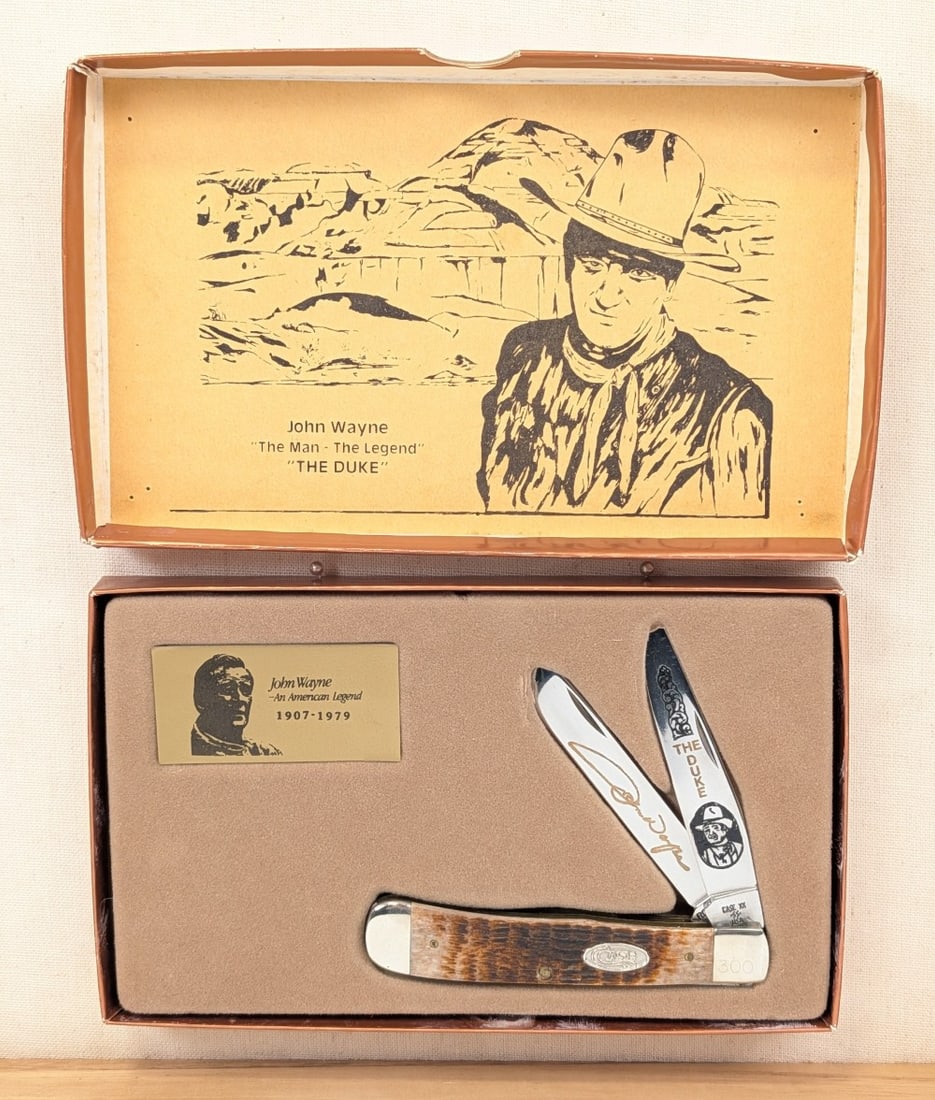 Ltd 1988 Case XX John Wayne The Duke Rogers Bone Trapper ROG6254 w/ Box & Display: Knife is numbered 300, and is in very nice condition with minimal tarnishing from age. The box is glued into the case which is why it was not removed. Overall measures 4-1/8in when closed.