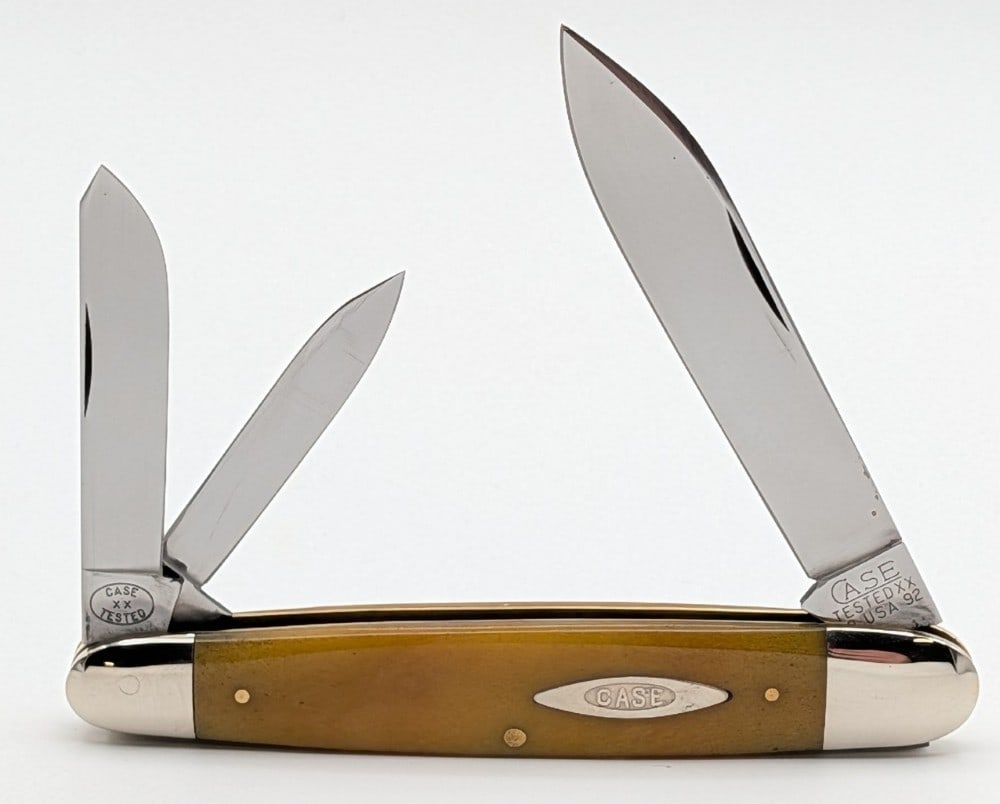 1992 Case XX Classic Factory Sample Smooth Green Bone Cigar Whittler 73091: Knife is in very nice condition with some light tarnishing on the spine of the main blade. Overall measures 4-5/8in when closed.