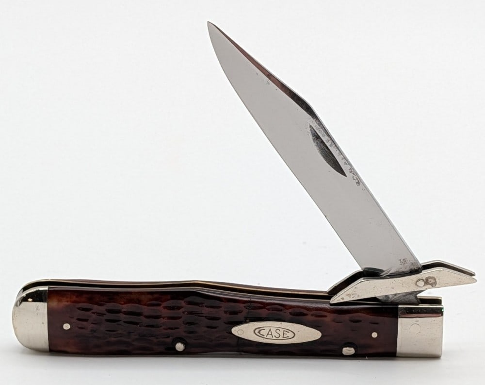 1940-64 Case XX Jigged Bone Cheetah 6111 1/2: Knife is in fair condition with scratches and tarnishing on the blade, scratches on the polished bolsters, and a large pin crack on the back handle scale. Overall measures 4-3/8in when closed.