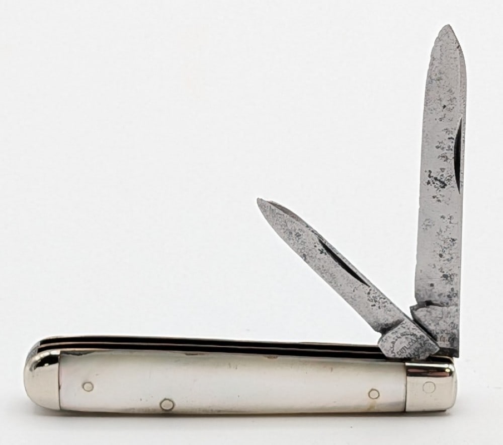 1905-14 W.R. Case & Sons Mother of Pearl Small Jack Knife: Knife is in aged condition with heavy scratches and pits on the blades, scuffs on the polished bolsters, and a crack on the back handle scale. Overall measures 2-5/8in when closed.