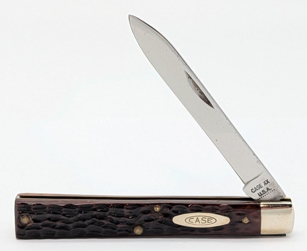 1970 Case XX Jigged Bone Doctors Knife 6185: Knife is in very nice condition with light scuffs on the bolsters from handling. Overall measures 3-5/8in when closed.