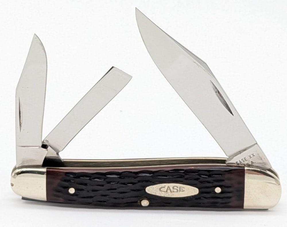 1976 Case XX Jigged Delrin Large Whittler 6380: Knife is in very nice condition with minimal scuffs on the blades and bolsters, and nice handle scales. Overall measures 3-7/8in when closed.