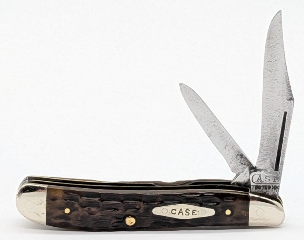 1920-40 Case Tested XX Jigged Bone Long Pull Peanut 6220: Knife is in used cleaned condition with scratches and material loss on the polished blade, scuffs and dings on the polished bolsters, and nice handle scales. Overall measures 2-3/4in when closed.