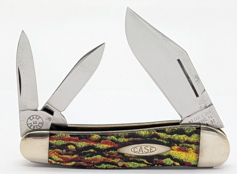 1992 Case XX Classic Christmas Tree Celluloid Splitback Whittler 73043 1/2: Knife is in good used condition with scratches and wear on the blades from use, and general tarnishing on the bolsters from age. Overall measures 3-3/4in when closed.