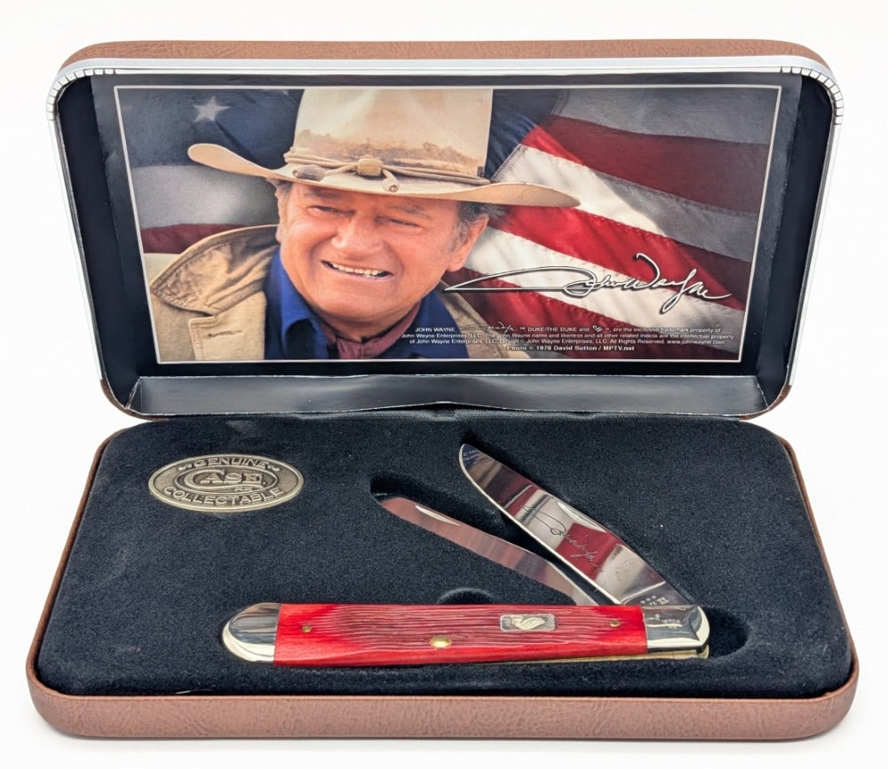 2026 Case XX John Wayne Barnboard Jig Dark Red Bone Trapper 6254 w/ Case: Knives are in like new condition. Overall measures 4-1/8in when closed.