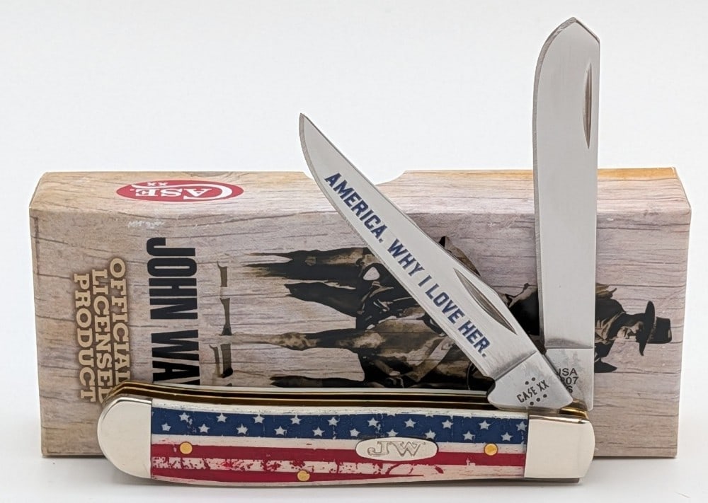 2025 Case XX John Wayne Stars & Stripes Synth Mini Trapper 6207 w/ Box: Knife is in like new condition. Overall measures 3-1/2in when closed.