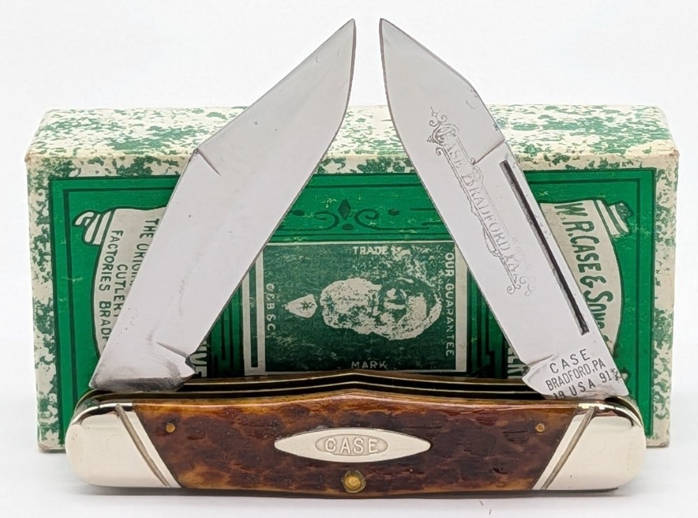 1991 Case XX Classic Jigged Bone Swell Center Moose 62046J w/ Box: Knife is numbered 0828, and is in very nice condition with light scuffs from handling. The box does not match the knife. Overall measures 3-5/8in when closed.