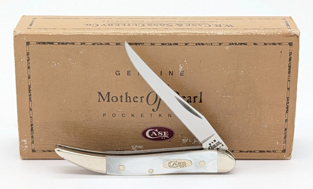2002 Case XX Mother of Pearl Small Texas Toothpick 810096 w/ Box: Knife is in very nice condition with light scuffs on the bolsters from handling. Overall measures 3in when closed.
