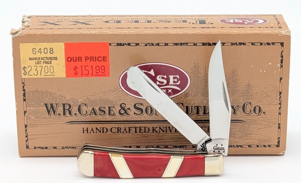 2005 Case XX Exotic Spiney Oyster Tiny Trapper EX2154 w/ Case: Knife is in very nice condition with light tarnishing from handling. Overall measures 2-3/8in when closed.