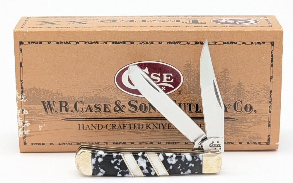 2006 Case XX Exotic Black & White Jasper Tiny Trapper EX2154 w/ Case: Knife is in very nice condition with light tarnishing from handling. Overall measures 2-3/8in when closed.