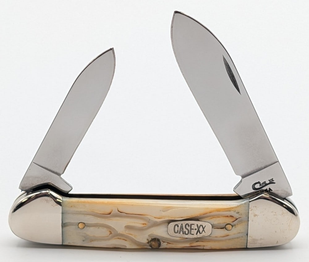 1998 Case XX Worm Groove Jig Burnt Bone Canoe Knife 62131: Knife is in very nice condition with light scuffs on the bolsters from handling. Overall measures 3-5/8in when closed.