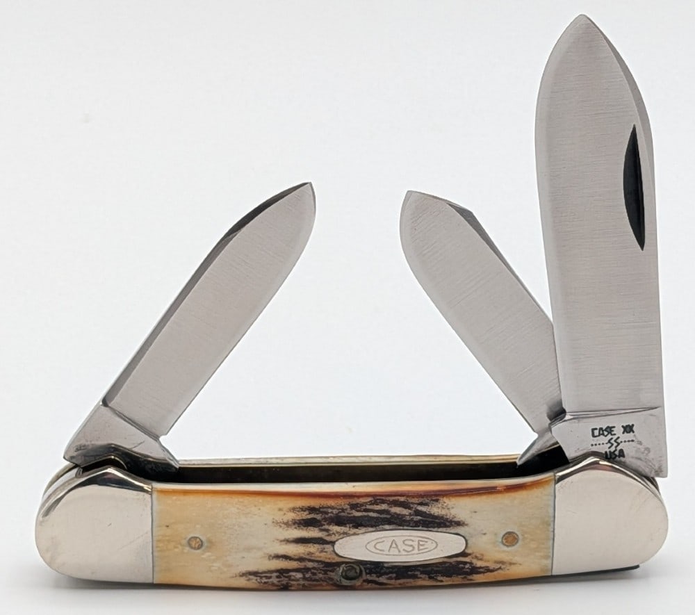 1981 Case XX Stag Three Blade Canoe Knife 53131: Knife is in very nice condition with light scuffs on the bolsters from handling, and a pin crack on the front handle scale center pin. Overall measures 3-5/8in when closed.