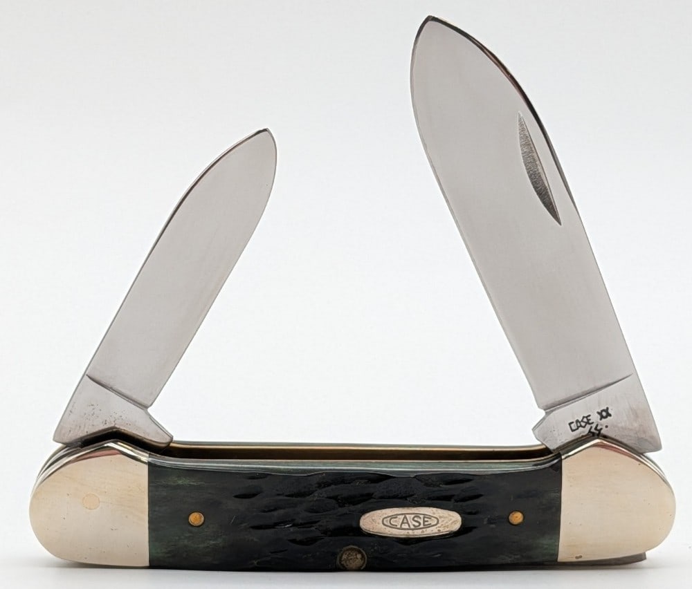 1986 Case XX Green Bone Canoe Knife G62131: Knife is in very nice condition with light scuffs from handling. Overall measures 3-5/8in when closed.