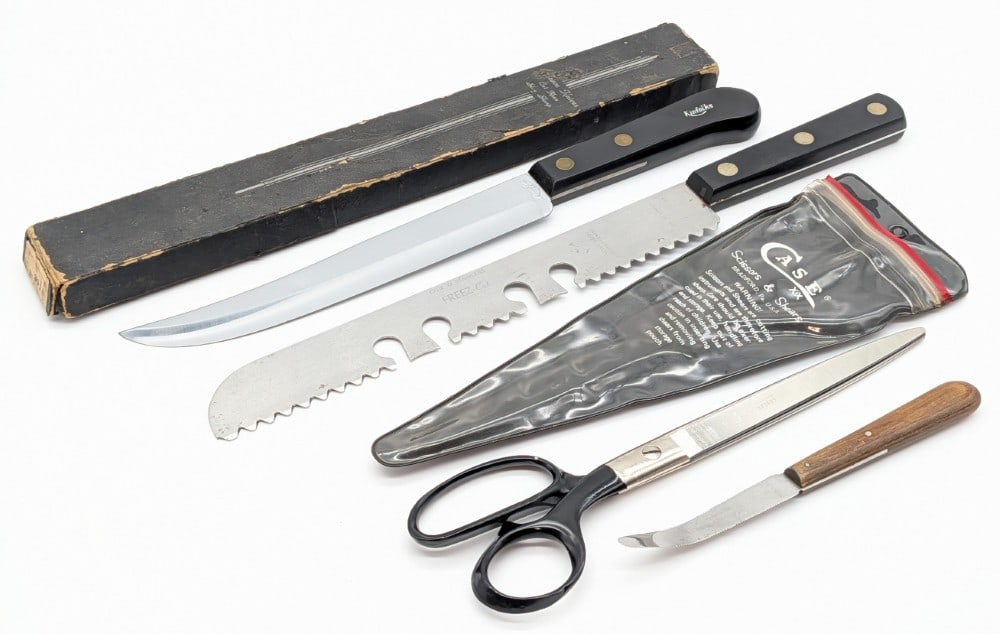 Case XX & Kinfolks Kitchen Knives & Shears: Knives are in both like new and used condition with heavier scuffs and scratches on the Freez-Cut and fruit knife, and minimal wear on the Kinfolks and the shears. Largest blade length measures 10in a
