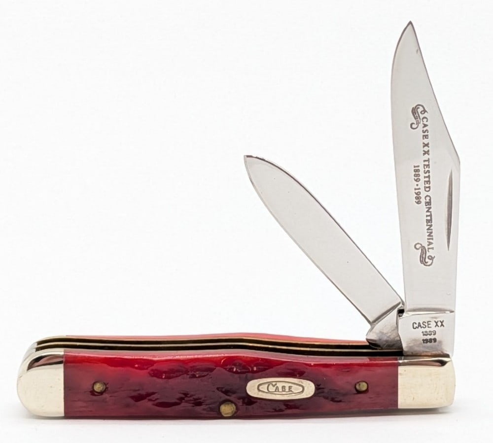 1989 Case XX Centennial Red Bone Small Coke Bottle R6225 1/2: Knife is in very nice condition with light scuffs on the bolsters from handling. Overall measures 3in when closed.