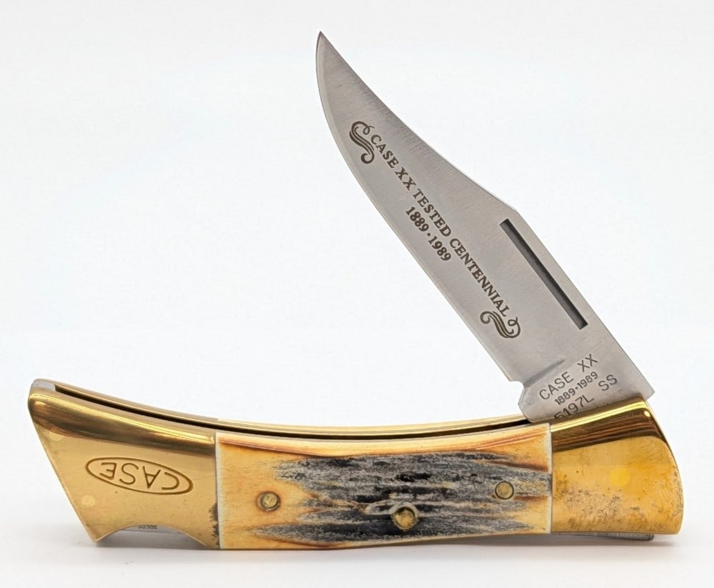 1989 Case XX Centennial Stag Sharkstooth Lockback 5197: Knife is in very nice condition with light scuffs and general tarnishing on the bolsters from handling. Overall measures 4-7/8in when closed.