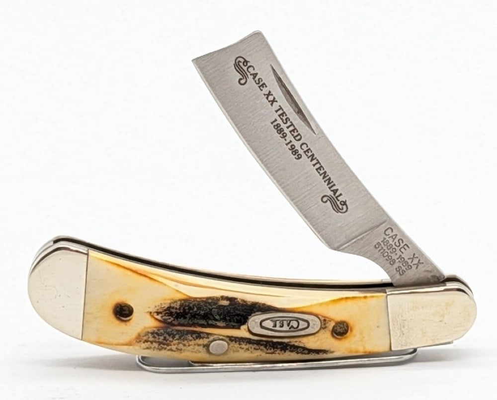 Ltd 1989 Case XX Centennial Stag One Arm Razor 511098: Knife is in very nice condition with light scuffs on the bolsters from handling. Overall measures 2-7/8in when closed.