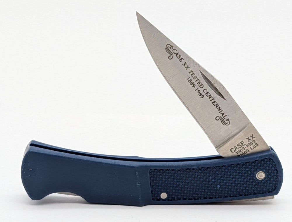1989 Case XX Centennial Blue Plastic Lockback B1405: Knifeis in very nice condition with minimal wear from handling. Overall measures 3-3/4in when closed.