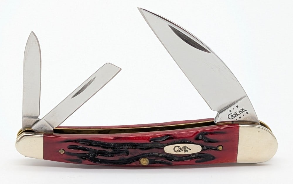 2002 Case XX Worm Groove Jig Red Bone Seahorse Whittler 6355WH: Knife is in very nice condition with light scuffs on the bolsters from handling. Overall measures 3-7/8in when closed.