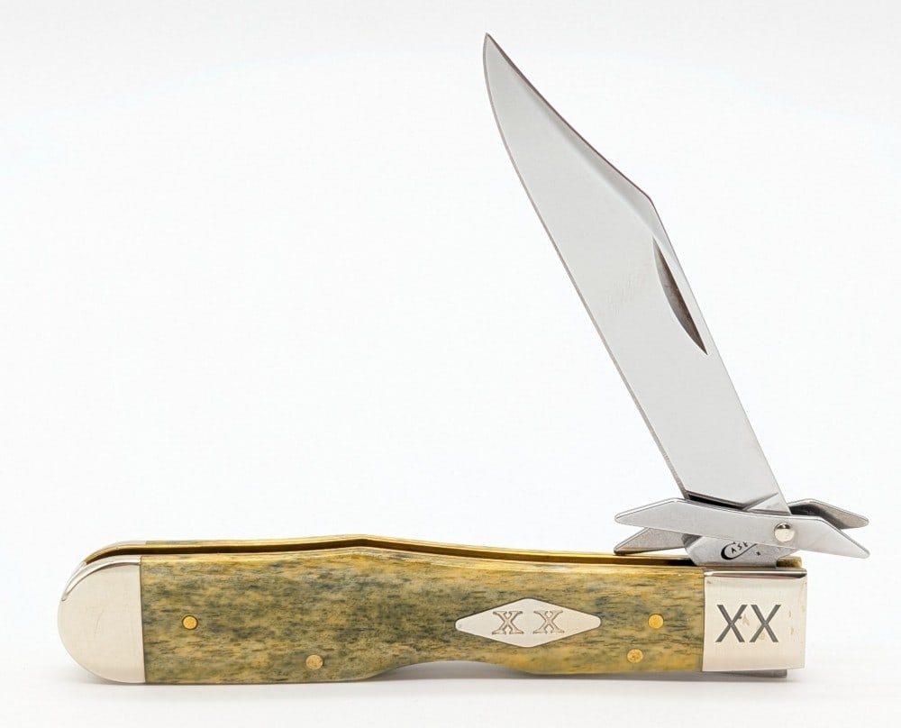 2019 Case XX Smooth Appaloosa Green Bone Cheetah 6111 1/2: Knife is in very nice condition with light scuffs on the bolsters from handling. Overall measures 4-3/8in when closed.