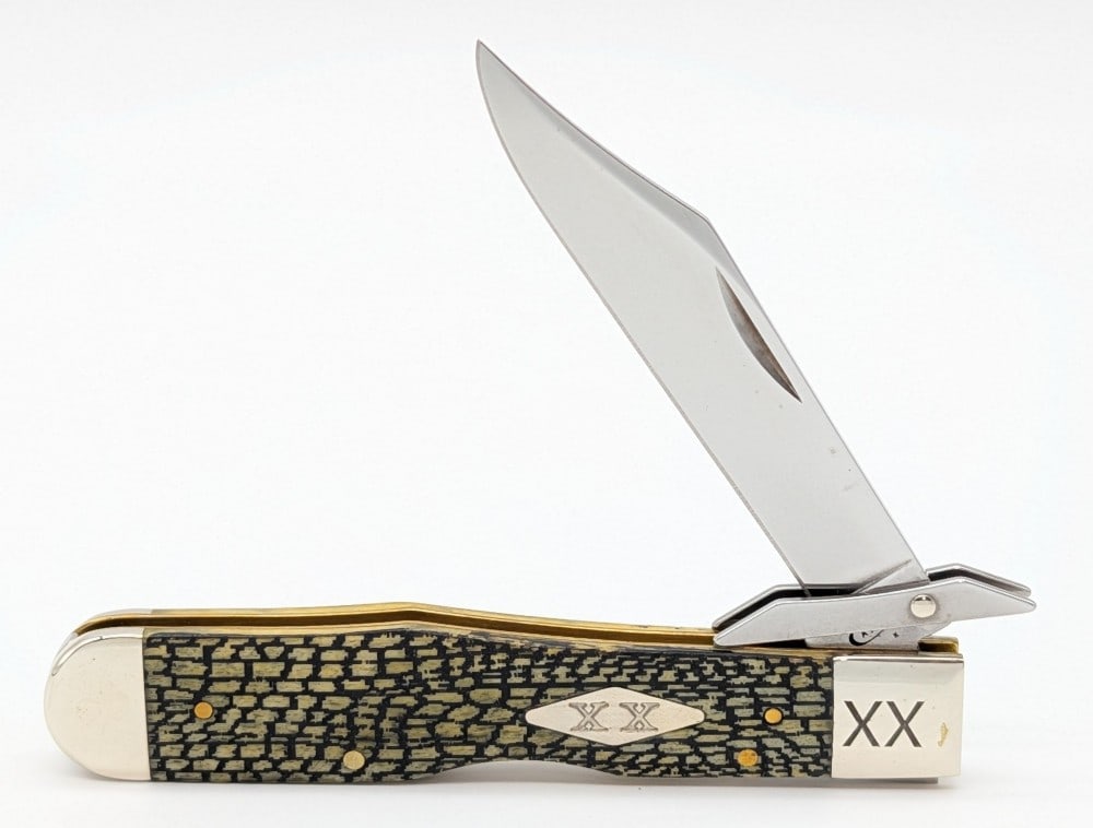 2019 Case XX Oliver Green Bone Alligator Skin Cheetah 6111 1/2: Knife is in very nice condition with light scuffs on the bolsters from handling. Overall measures 4-3/8in when closed.