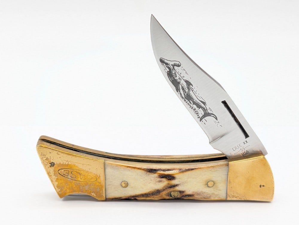 1981 Case XX Stag Hammerhead Lockback Knife 5159: Knife is in fair condition with pitting on the backside of the blade, tarnishing and heavy dings on the bolsters from handling and age. Overall measures 4-3/4in when closed.