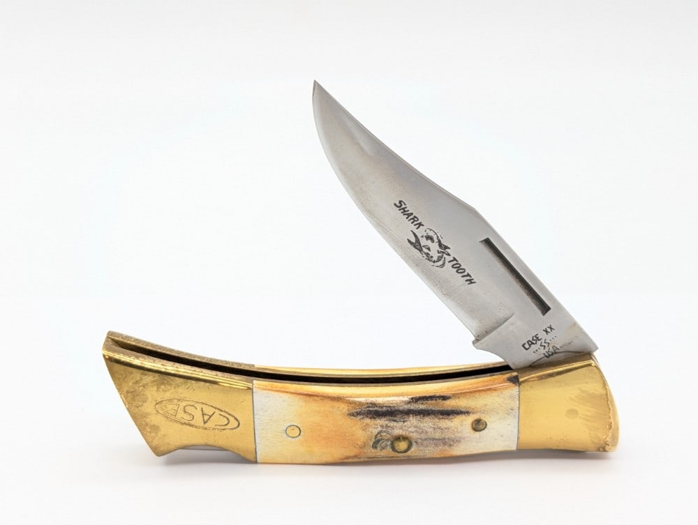1984 Case XX Stag Shark Tooth Lockback Knife 5197: Knife is in good condition with tarnishing and scratches on the bolsters from handling and age. Overall measures 4-7/8in when closed.