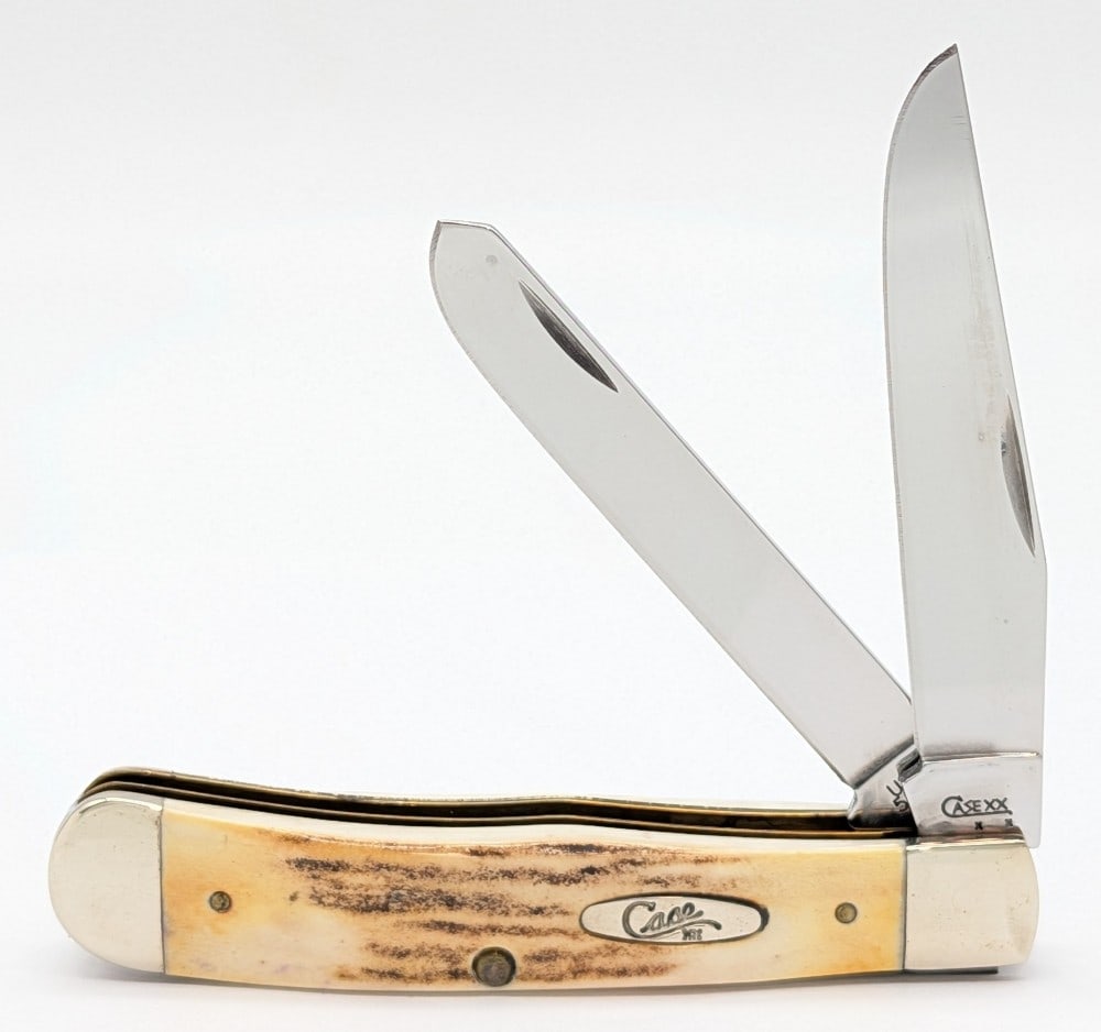 2008 Case XX Stag Trapper 5254: Knife is in very nice condition with minimal wear from handling. Overall measures 4-1/8in when closed.