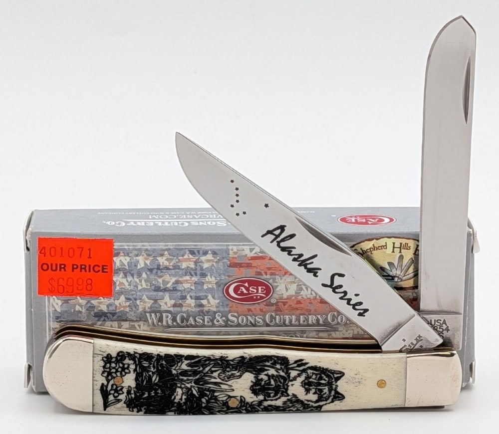 2018 Case XX Alaska Series Wolf Natural Bone Trapper 6254 w/ Box: Knife is in like new condition. Overall measures 4-1/8in when closed.