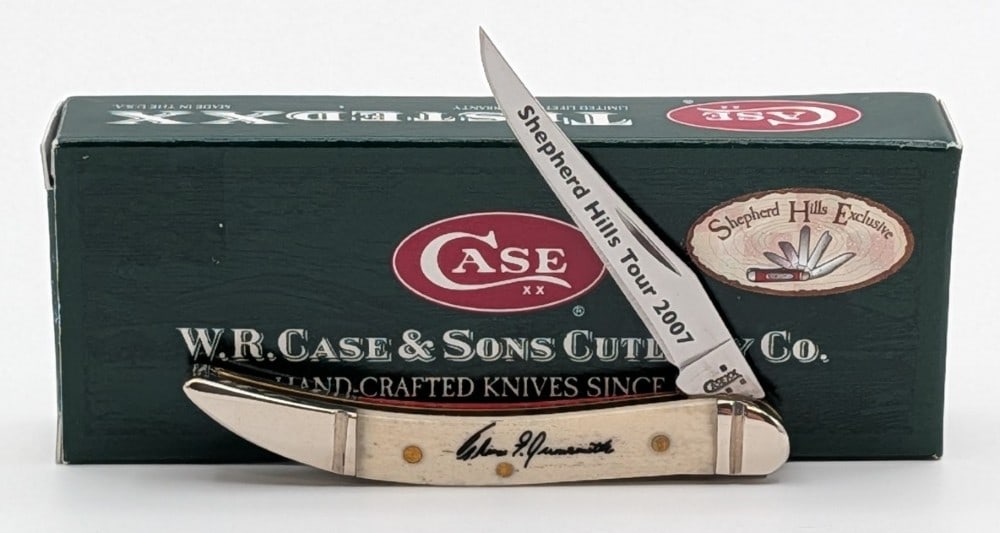 2007 Case XX Shepherd Hills Tour Red & Natural Bone Tiny Toothpick 610096 w/ Box: Knife is in like new condition. Overall measures 3in when closed.