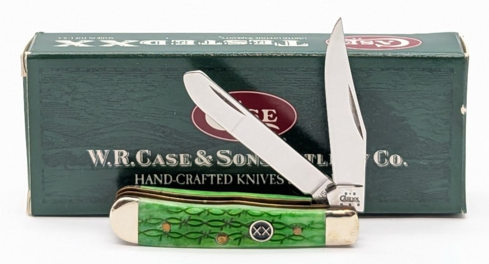 2004 Case XX Barb Wire Burnt Green Bone Tiny Trapper 62154 w/ Box: Knife is in very nice condition with light tarnishing from handling. Overall measures 2-3/8in when closed.