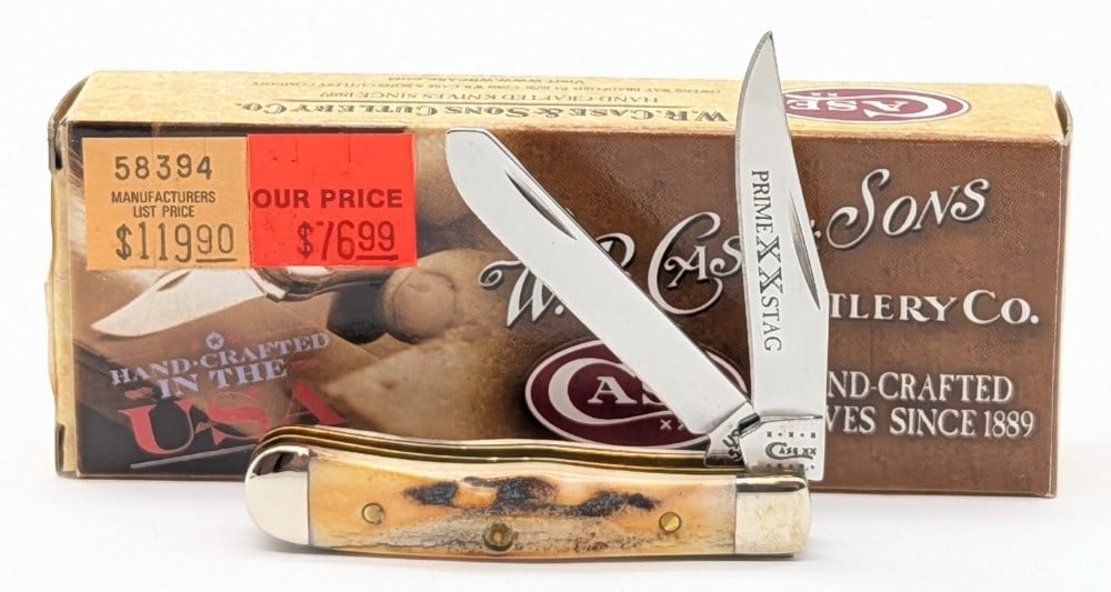 2010 Case XX Prime Stag Tiny Trapper 52154 w/ Box: Knife in very nice condition with minimal wear from handling. Overall measures 2-3/8in when closed.