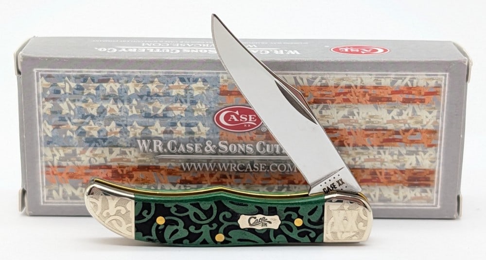 2020 Case XX Ivy Bermuda Green Bone Pocket Hunter 61165 w/ Box: Knife is in very nice condition with minimal wear from handling. Overall measures 2-3/4in when closed.