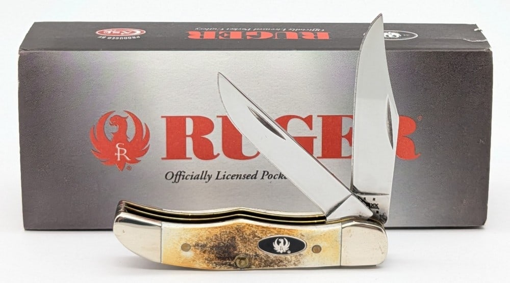 2005 Case XX Ruger Burnt Stag Pocket Hunter 52165 w/ Tin: Knife is in very nice condition with minimal wear from handling. Overall measures 2-3/4in when closed.
