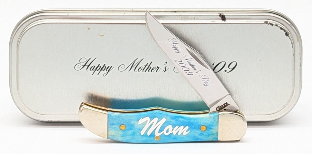 2009 Case XX Mother's Day Sky Blue Bone Pocket Hunter 61165 w/ Tin: Knife is in very nice condition with minimal wear from handling. Overall measures 2-3/4in when closed.