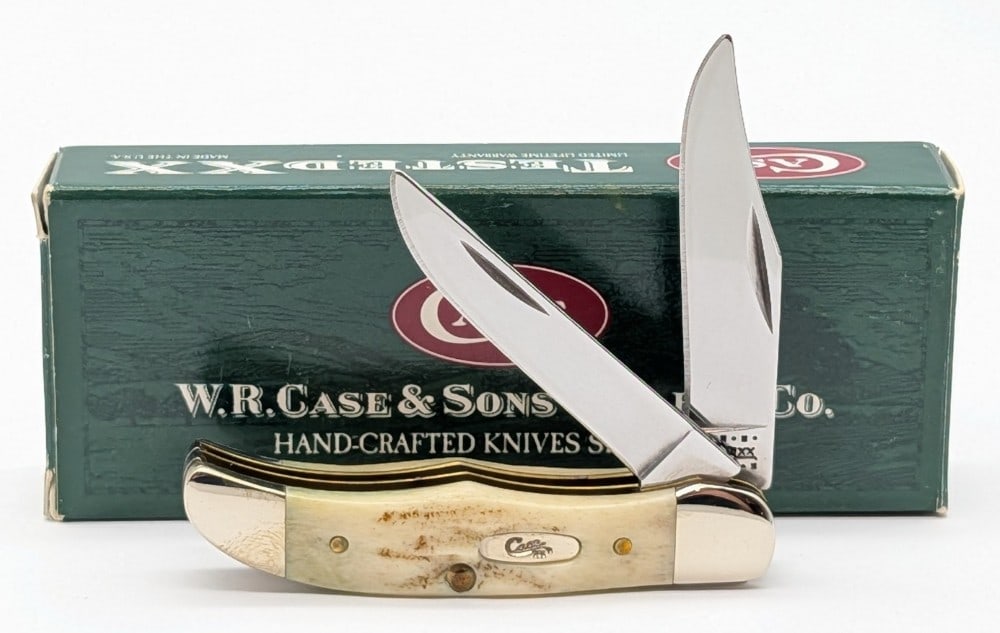 2001 Case XX Vintage Bone Pocket Hunter 62165 w/ Box: Knife is in very nice condition with minimal wear from handling. Overall measures 2-3/4in when closed.