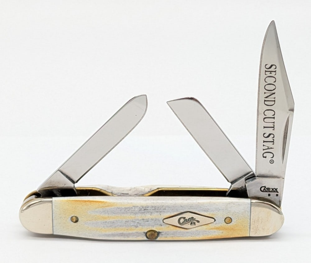 2008 Case XX Second Cut Stag Medium Stockman 53090: Knife is in very nice condition with light scuffs on the bolsters from handling. Overall measures 3-1/4in when closed.