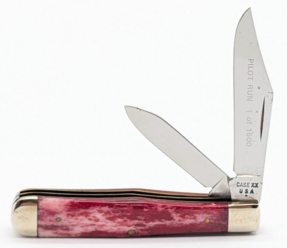 1989 Case XX Pilot Run Smooth Red Bone Small Coke Bottle 6225 1/2: Knife is numbered 1306 of 1500, and is in nice condition with light scuffs on the bolsters from handling. Overall measures 3in when closed.