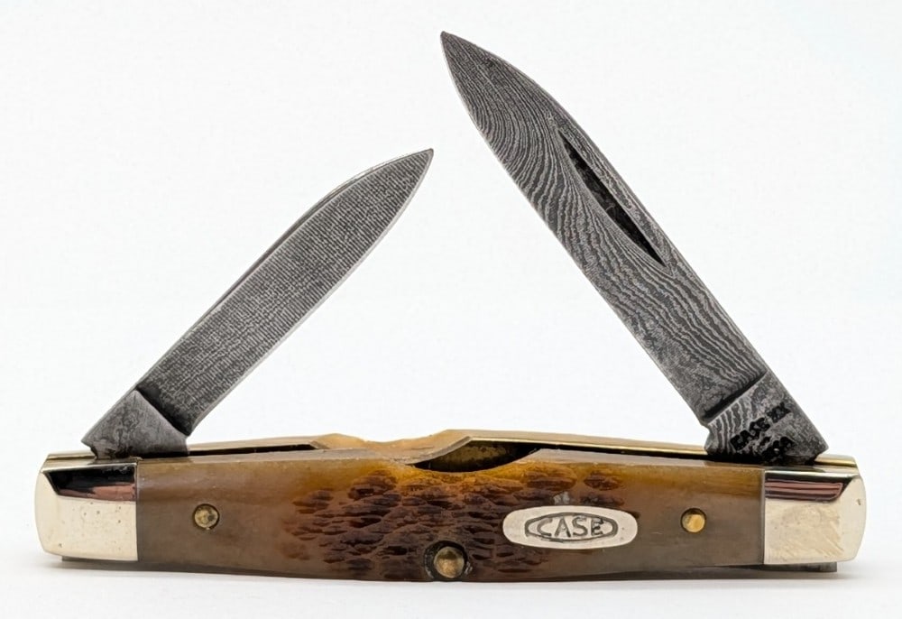 1989 Case XX Damascus Rogers Bone Pen Knife ROG62042D: Knife is in very nice condition with light scuffs on the bolsters from handling. Overall measures 2-7/8in when closed.