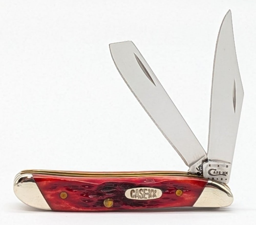 2012 Case XX Red Bone Trappernut 6220 1/2: Knife is in very nice condition with light scuffs on the bolsters from handling. Overall measures 2-3/4in when closed.