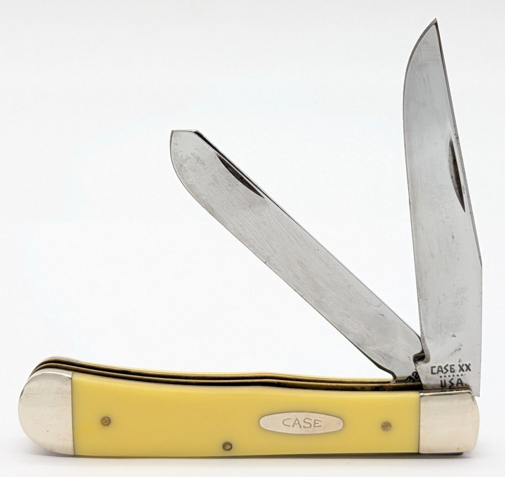 1984 Case XX Synth Yellow New Grind Trapper 3254: Knife is in good condition with a few carbon spots on the blade, and scuffs on the bolsters from handling. Overall measures 4-1/8in when closed.