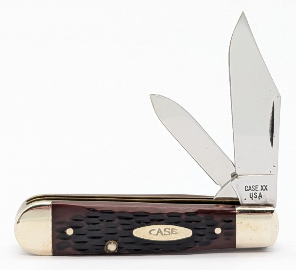 1977 Case XX Delrin Jack Knife 6235 1/2: Knife is in very nice condition with a few small carbon spots on the blades, and light scuffs on the bolsters from handling. Overall measures 3-3/8in when closed.