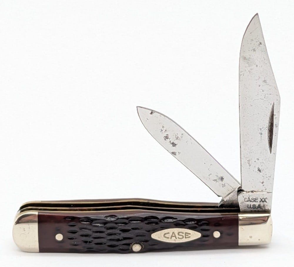 1977 Case XX Delrin Small Coke Bottle 6225 1/2: Knife is in good condition with carbon spots on the blades, and scuffs on the bolsters from handling. Overall measures 3in when closed.