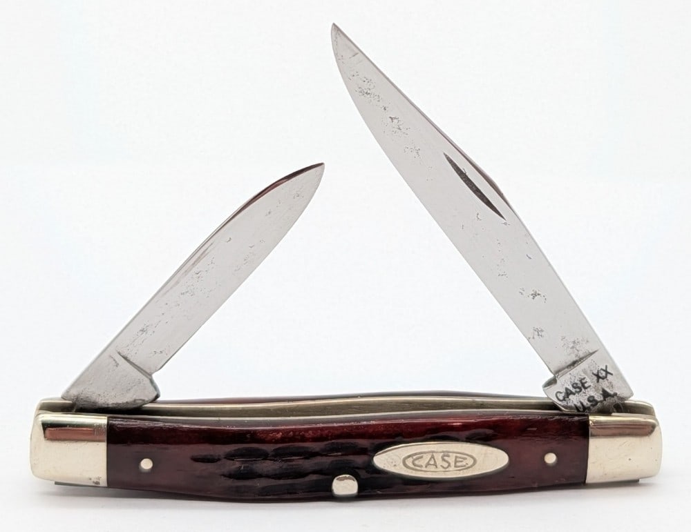 1965-69 Case XX Jigged Bone Small Stockman 6233: Knife is in good condition with some light scratches and carbon spots on the blades, and light scuffs on the bolsters from handling and age. Overall measures 2-5/8in when closed.