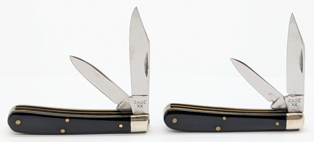 1940-64 Case XX Slick Black Tadpole Knives 2229 1/2: Knives are in good cleaned condition with material loss and pitting on the one blade, and nice polished blades and bolters. Overall measures 2-1/2in when closed.