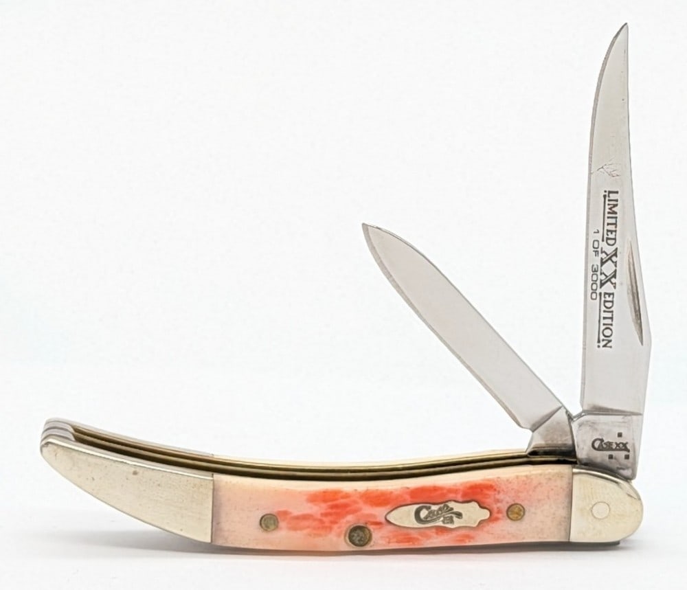 Ltd 2007 Case XX Salmon Bone Small Texas Toothpick 620096: Knife is 1 of 3000, and is in good condition with some light scuffs on the bolsters from handling. Overall measures 3in when closed.