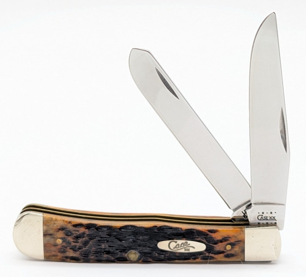 2000 Case XX Chestnut Bone Trapper 6254: Knife is very nice condition with some light scuffs on the bolsters from handling. Overall measures 4-1/8in when closed.