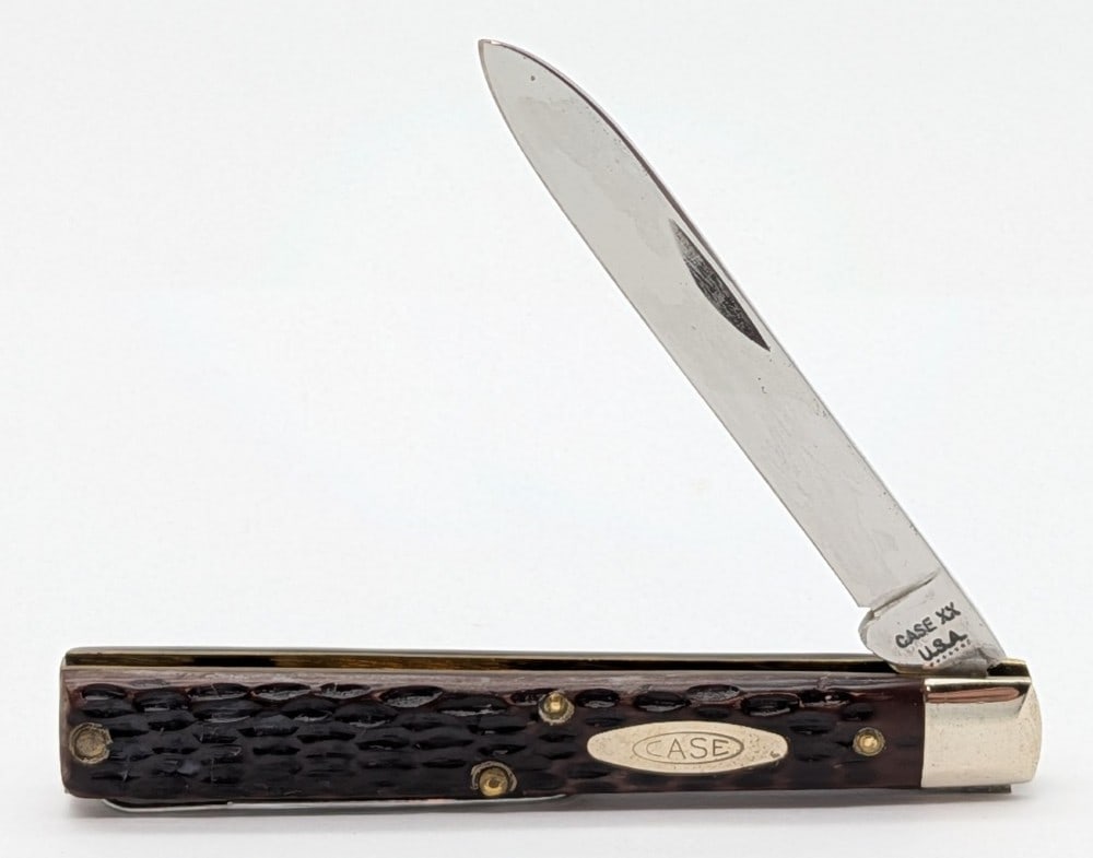1974 Case XX Jigged Delrin Doctors Knife 6185: Knife is in good condition with some scuffs and tarnishing on the bolsters, and pin cracks on both the front and back handle scale center pins. Overall measures 3-5/8in when closed.