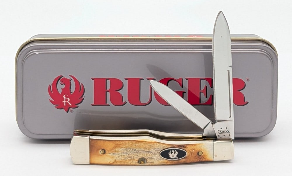 2005 Case XX Stag Small Gunstock Knife 5215 w/ Tin: Knife is in like new condition. Overall measures 3in when closed.